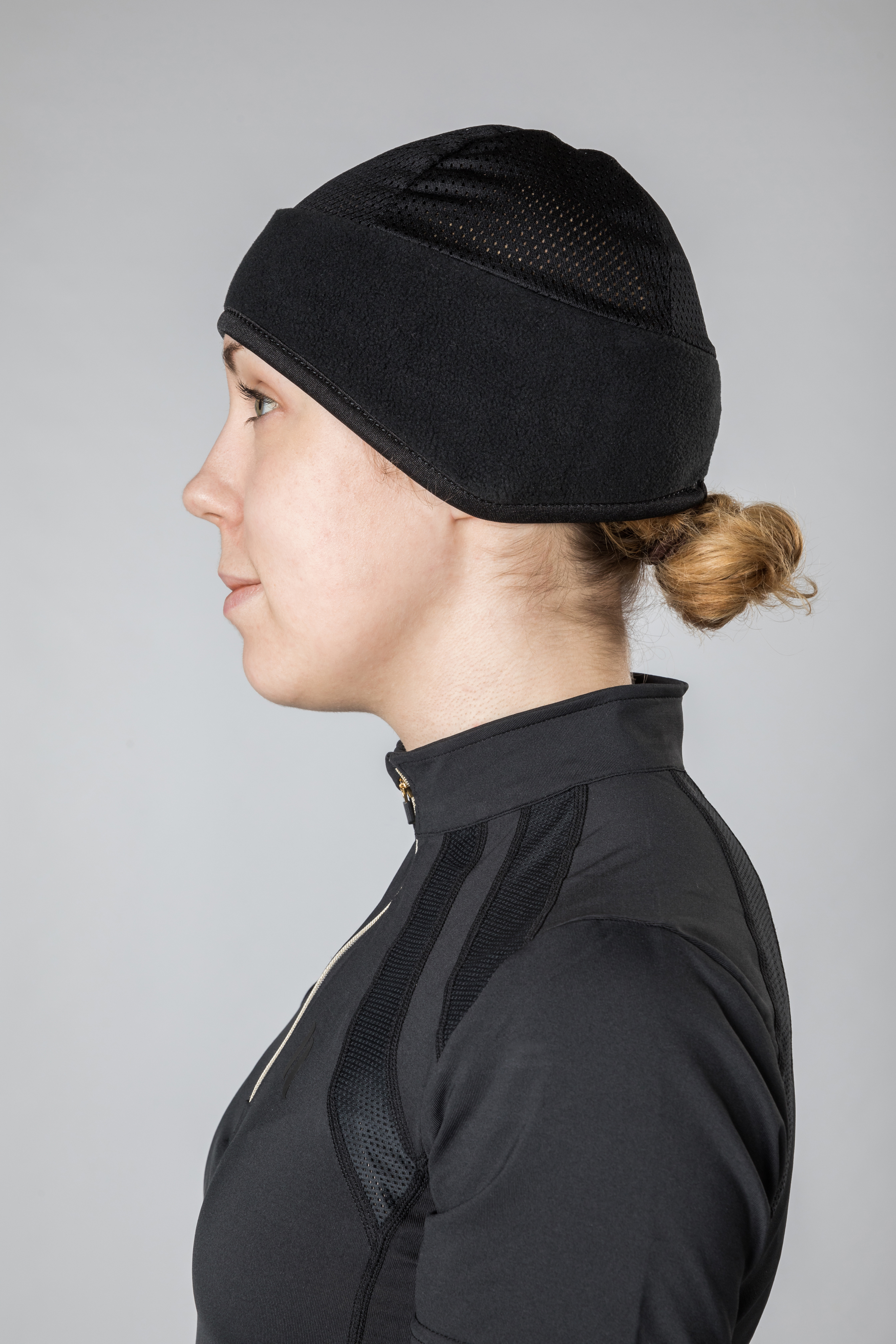 Stirnband mit Netzeinsatz1003, seitliche Trageansicht