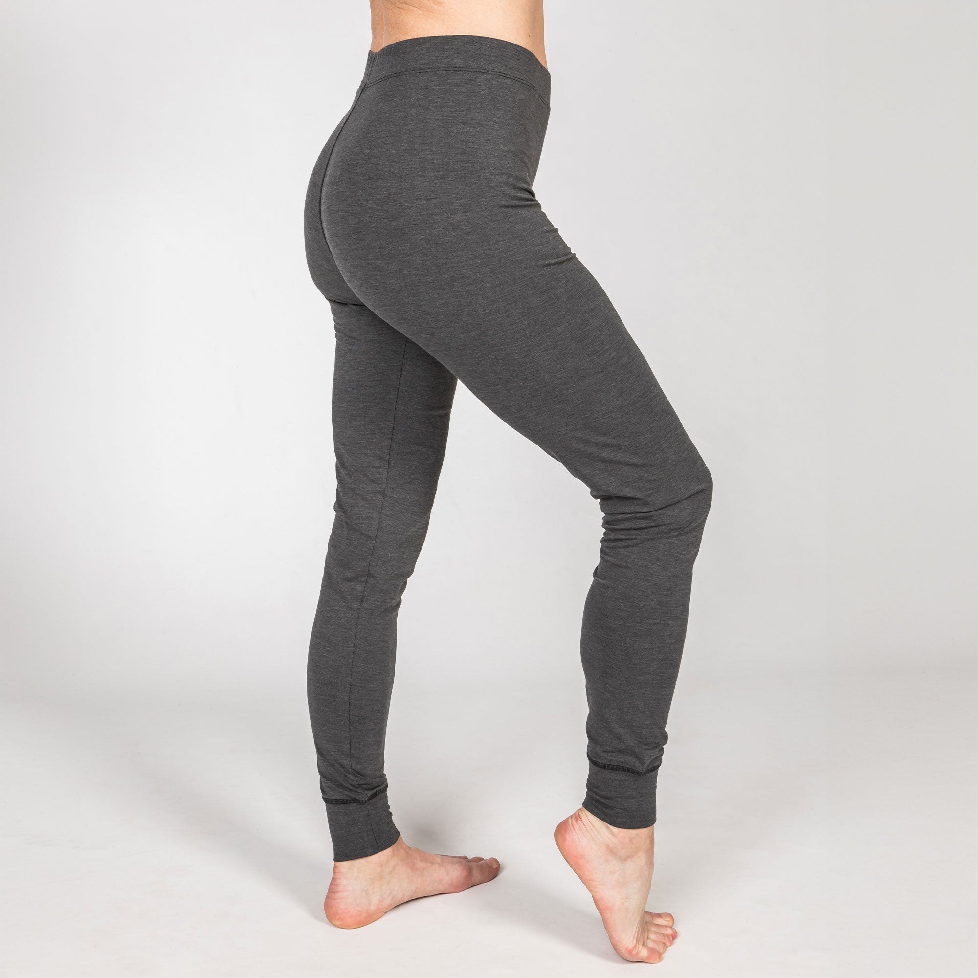 LYDIA Leggings in Grau, Trageansicht schräg von hinten