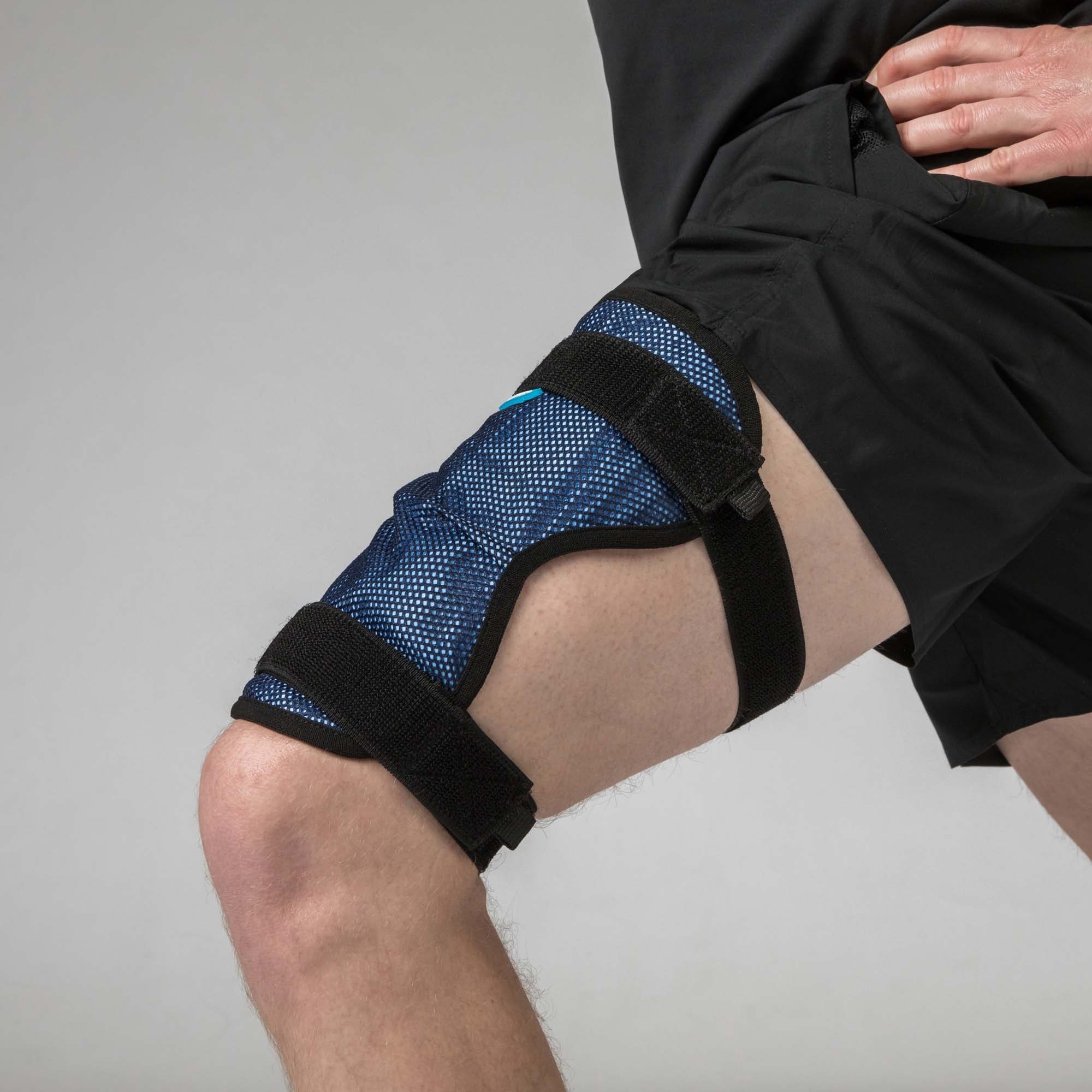 Cool on Track Kühlpad am Knie während eines Ausfallschritts